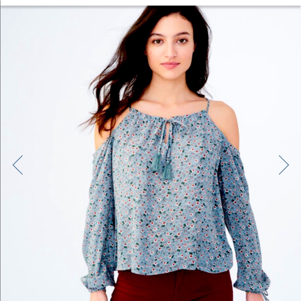 ✨Aeropostale Long Sleeve Floral Cold-Shoulder Top✨